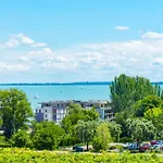 Отель Akademia 4*