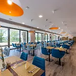 Akademia Отель 4*