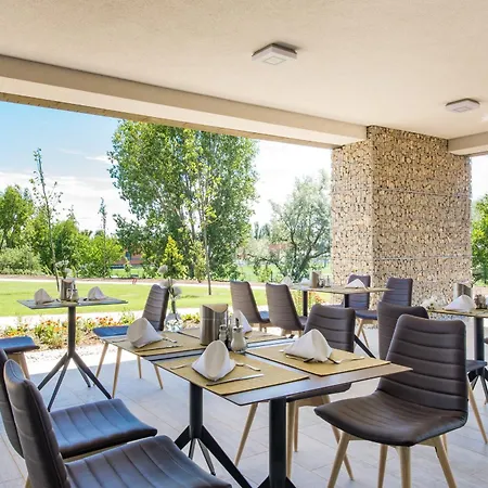 Akademia Hotel 4*