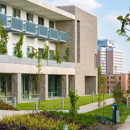 Akademia Отель 4*