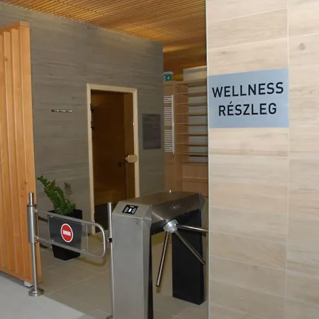 Akademia Ξενοδοχείο 4*